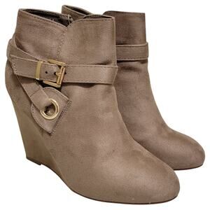 Rebel by Zigi Women Keylie Wedge Heel Ankle Booties Size US 8 Taupe Faux Suede